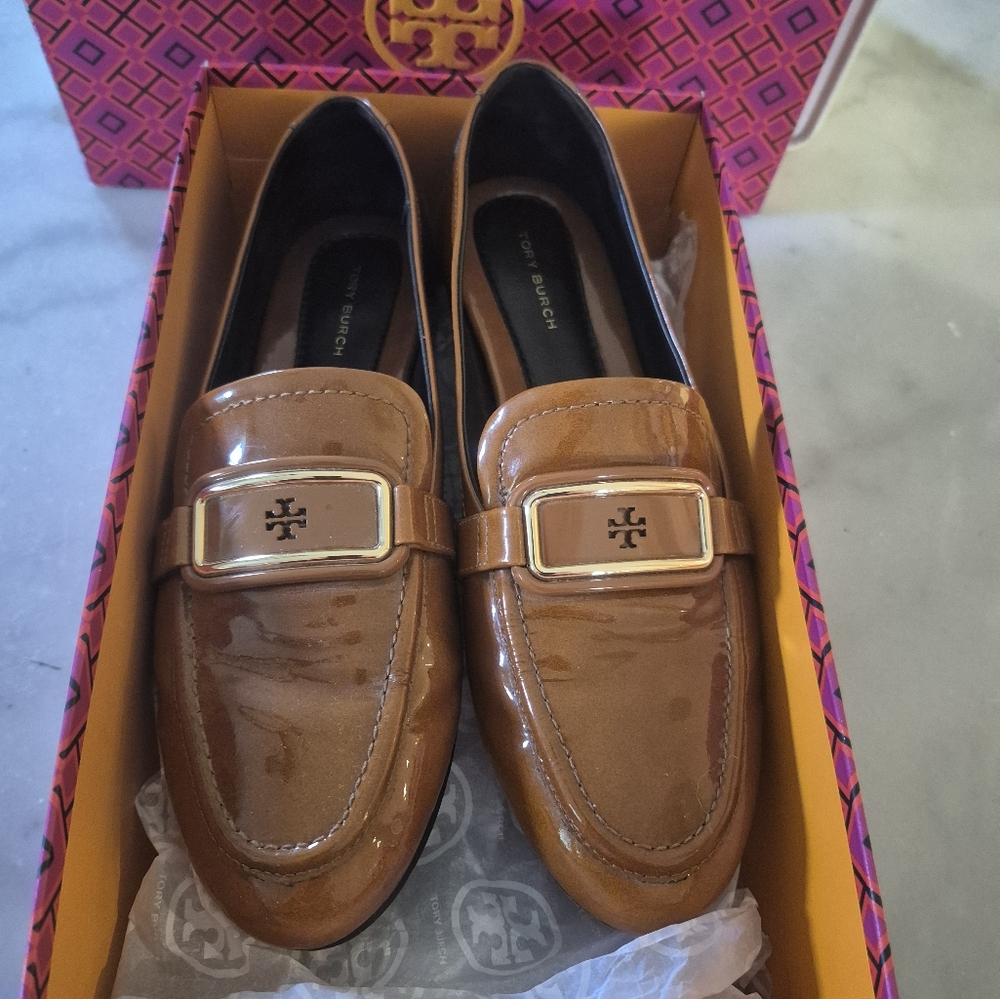 Tory Burch Georgia Tan Patent Leather Loafers with With Gold Buckle 7.5M